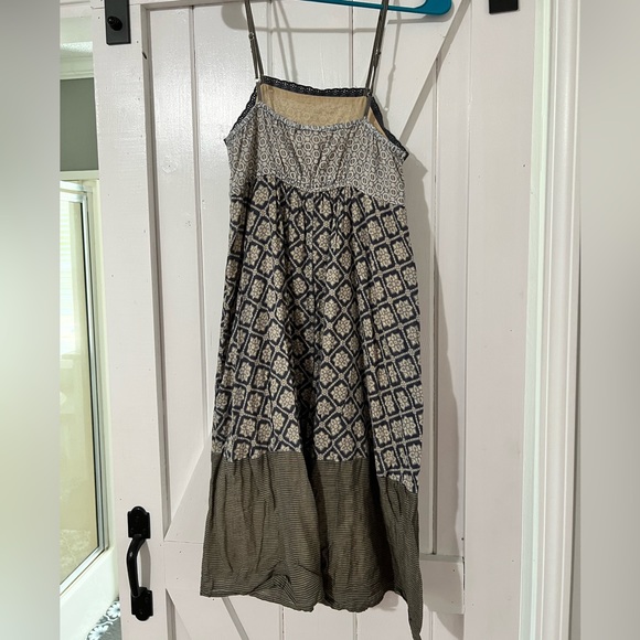 Women’s small mossimo summer dress. Light weight fabric - Picture 3 of 3